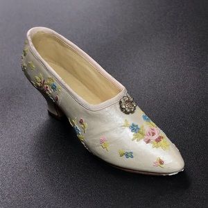Vintage Look Nostalgia Decorative Shoe w Flower Rhinestones Ornament Collectible